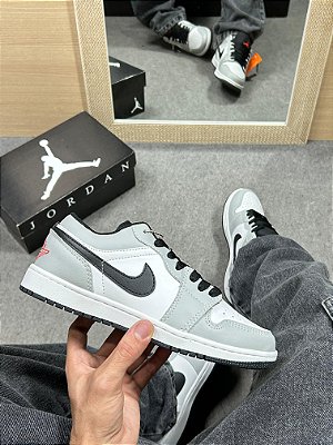 Nike Jordan 1 cinza/branco/preto LOW - Linha Premium