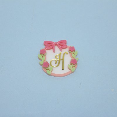 Aplique Inicial com Flores - Carrossel - 6cm - 1 unidade