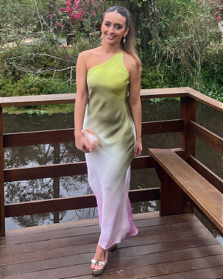 vestido degradê verde e rosa