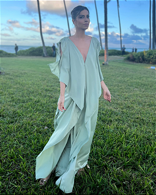 vestido longo com detalhes recortados verde