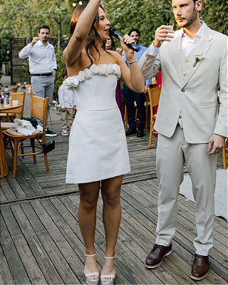 vestido curto detalhe flores off white