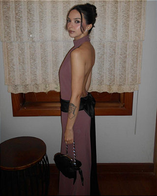 vestido laço traseiro e costas abertas