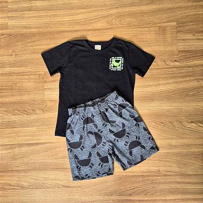 Conjunto Infantil Boca Grande – Camiseta Preta e Bermuda Cinza Estampada - Tam 3.