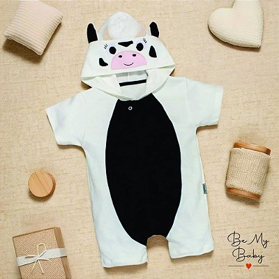 Macacão Temático Curto com Capuz Bordado e Abertura em Ziper - Vaquinha