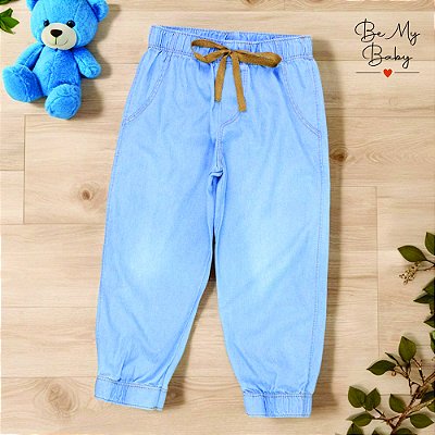 Calça Jogger Infantil Jeans Azul Claro Com Detalhe Caramelo