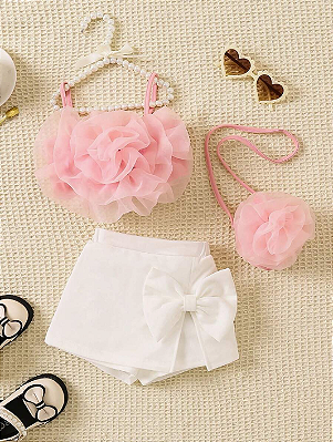 Conjunto de 3 peças: Camiseta Floral Rosa Fofa e Elegante para Bebê com Bolsa Transversal e shorts saia.