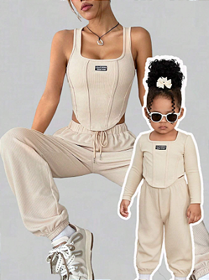 Conjunto Combinando Mãe e Filha - Top Ajustado de Manga Longa Bege em Tricô Assimétrico + Calça de Moletom Bege em Tricô