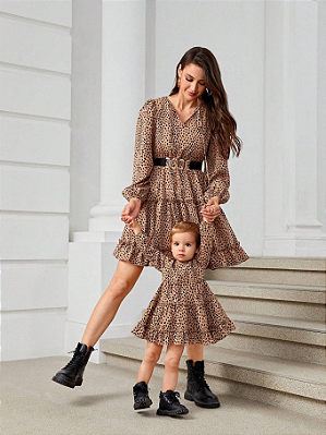 Vestido Casual de Manga Longa com Cintura Elástica, Babados e Estampa de Poá e Leopardo, Combinando Mãe e Filha, Adequado para Passeios e Uso Diário