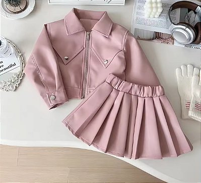 Conjunto Premium Rosé – Jaqueta + Saia Plissada | Charm Kids Boutique