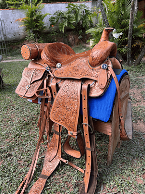 Sela Prova De Laço Profissional Entalhada + Alforge e Porta-Whisky + Manta QM Imports