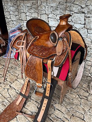 Sela Rancheira Wade 15 Polegadas Entalhada Premium + Manta QM Imports