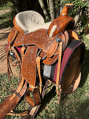 Sela Quarto de Milha Cavalgada Comfort Entalhada em Couro de Búfalo Completa + Manta QM Imports