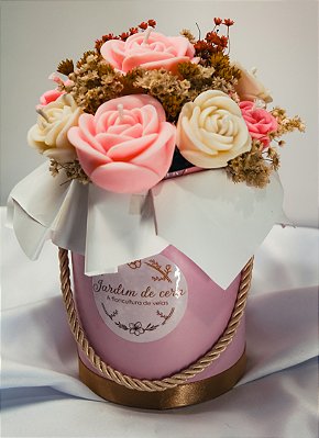 Arranjo de Rosas Brancas e Rosas