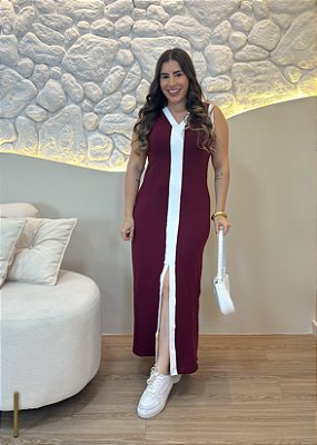 Vestido Midi Vinho em Malha com Elastano – Modelagem Justinha com Fenda Frontal