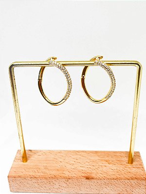 Brinco Oval Cravejado e Liso