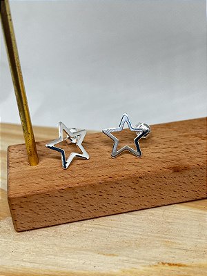 Brinco Estrela Vazada ✨