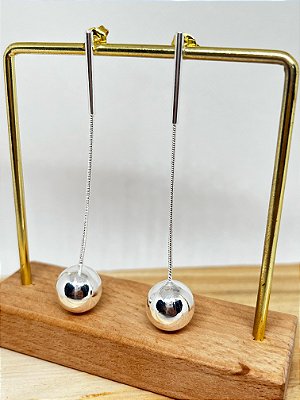 Brinco Rabicho Bola Grande ✨