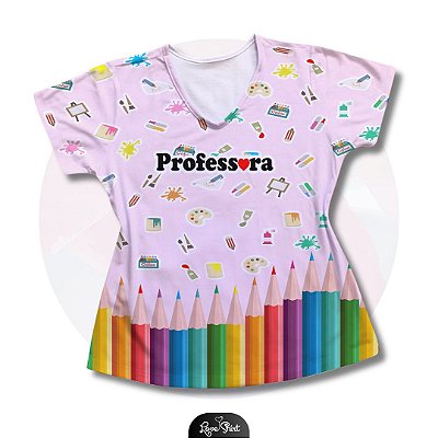 T-SHIRT PROFISSÃO PROFESSORA BARRA DE LÁPIS COLORIDO FUNDO ROSA