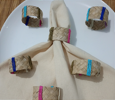 Porta Guardanapo em palha colorida R$8,99 cd