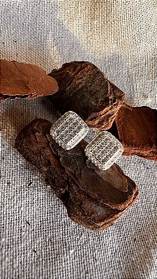 Brinco quadrado cravejado de zirconia