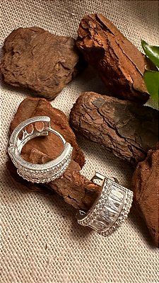 Argola larga com zircônia
