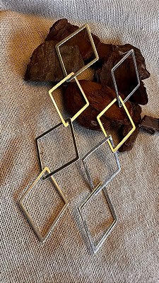 Brinco 4 losangos vazados