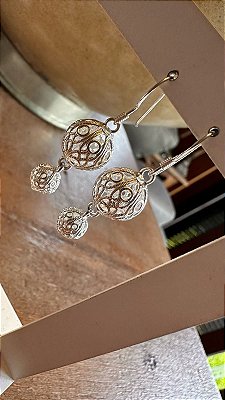 Brinco anzol renda em prata