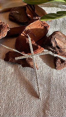 Pingente Cruz Fina - cravejada zircônia