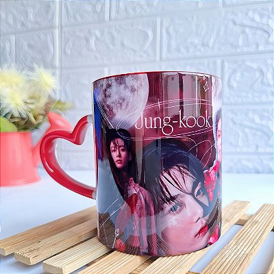 Caneca Jungkook BTS 325ml em Porcelana | Inspirada no Photobook Time Difference | K-pop ARMY