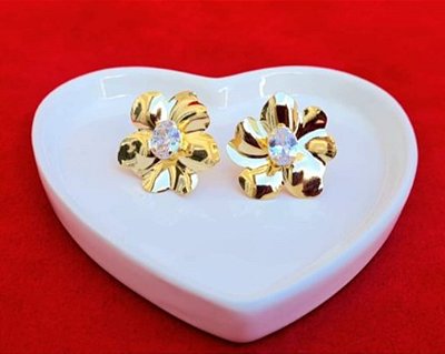 Brinco flor dourado