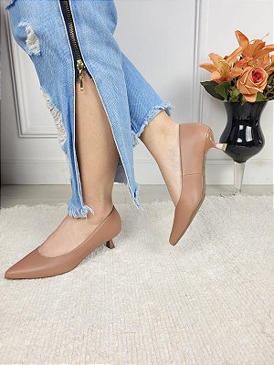 Scarpin Básico com Salto Baixo e Bico Fino