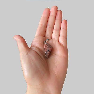 Pingente de Rodonita Rolado - Magnetismo pessoal e atração