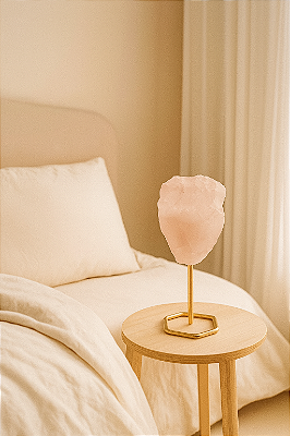 Quartzo Rosa Bruta com Base Dourada