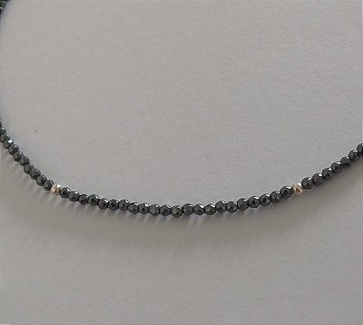 Colar Choker de Hematita Facetado 2mm