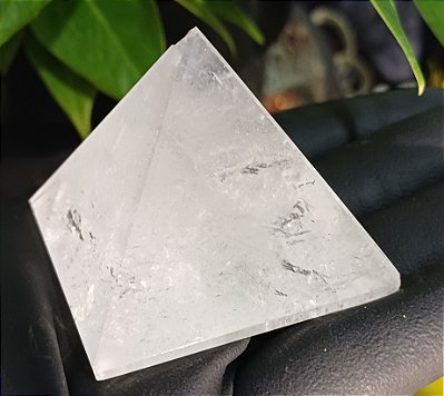 Pirâmide de Quartzo Cristal Natural