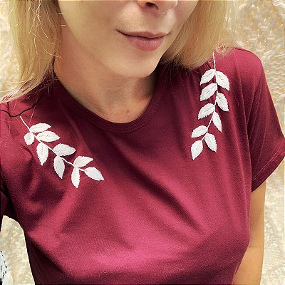 Camiseta Raminhos Bordô