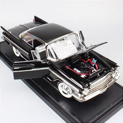 Miniatura Desoto Adventure 1961 Escala 1/18 Lucky Models