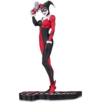 Estátua DC Collectibles Arlequina Red, White & Black por Joshua Middleton 21 cm Edição Limitada