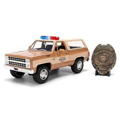 Miniatura Jada Toys Hollywood Rides Stranger Things 1980 Chevrolet Blazer com Badge Diecast Original