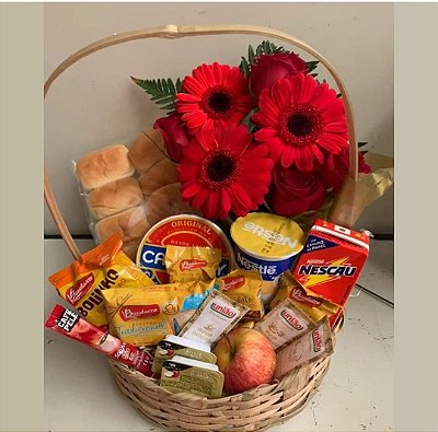 Cesta de café da manhã com Gérberas