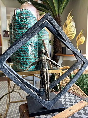 Escultura Decorativa em Poliresina – Preto Envelhecido