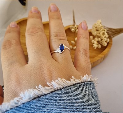 Anel formatura navete com pedra Azul