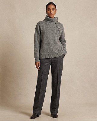 MAXI PULL EM TRICÔ, GOLA ALTA COM BOTÕES