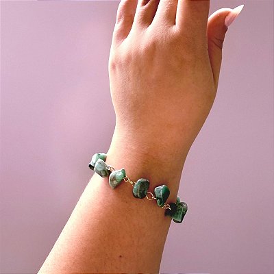 Pulseira Quartzo Verde com Elo Dourado – Equilíbrio, Cura e Vitalidade