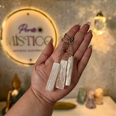 Chaveiro de Selenita – Limpeza Espiritual, Intuição e Conexão Superior