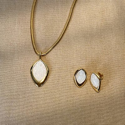Conjunto com Colar e Brinco – Semijoia Banhada a Ouro 18k com Selenita