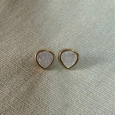 Brinco Semijoia Gota de Quartzo Branco – Pureza e Clareza | Banho de Ouro