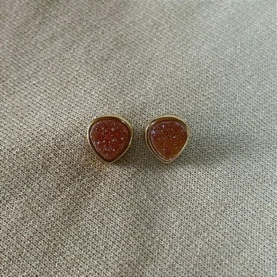 Brinco Semijoia Gota de Pedra do Sol Sintética - Elegância e Charme | Banho de Ouro 18k