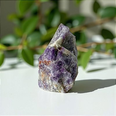 Ametista Chevron Base Serrada – Transmutação, Intuição e Força Espiritual