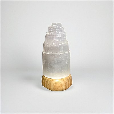 Luminária Torre de Selenita 15cm – Proteção, Limpeza Energética e Harmonia